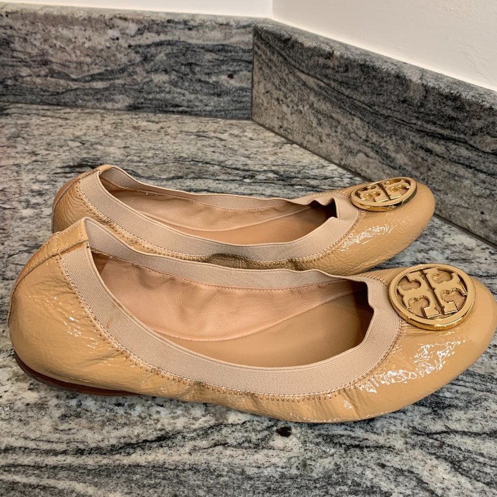 Tory Burch Caroline Patent Leather Ballet Logo Medallion Flat 9.5 Nude Beige - Picture 6 of 9